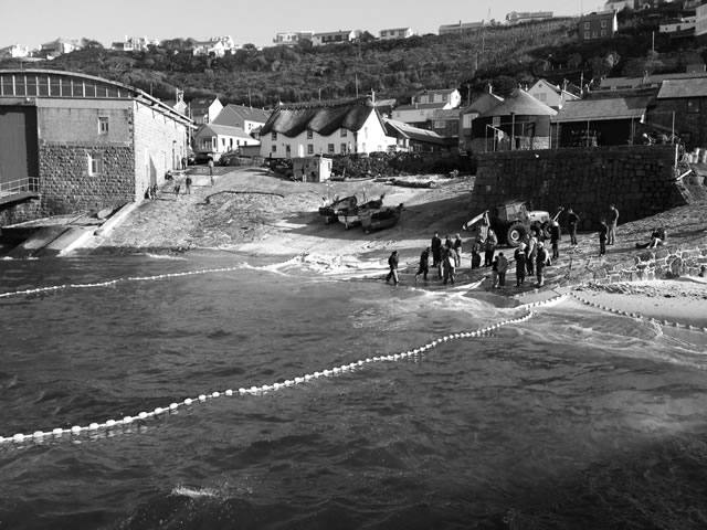 Through the Gaps! - Newlyn Fishing News: Beach seine netting from