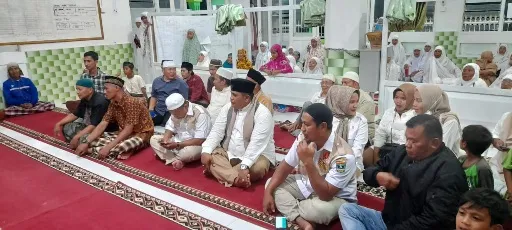 Warga Batu Gadang Terima Bantuan Andre, Kehadiran Verry Mulyadi Disambut Antusias