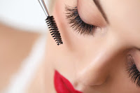 Applying Mascara