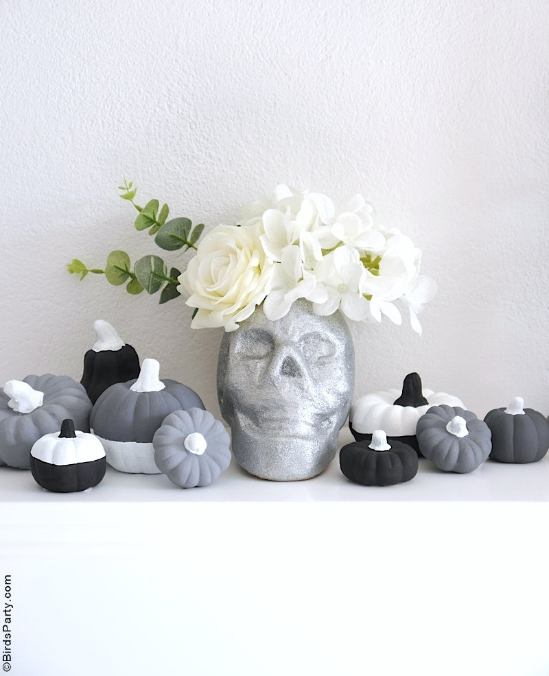 Halloween Mantel DIY Modern Decor -neutral, black and white monochrome craft projects for a easy and inexpensive Halloween decor! by BirdsParty.com @birdsparty #halloween #diy #decor #halloweendiy #halloweendecor #halloweenmantel #manteldecor #blackwhitehalloween