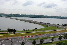 Walk near the fringes of the Seletar Reservoir, and view a stretch of road flanked on both sides by the Seletar Reservoir, which divides Seletar from Yishun residential district.
