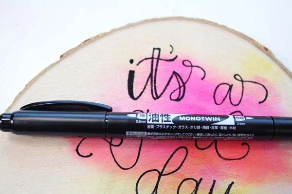 Use the MONOTWIN to write faux calligraphy, bounce lettering or fauxligraphy