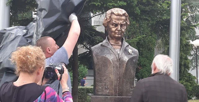 albright bust in pristina