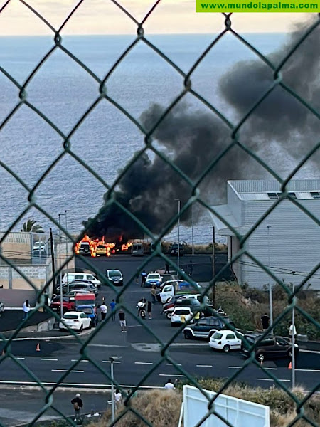 Incendio de varios vehículos en Mirca, Santa Cruz de La Palma