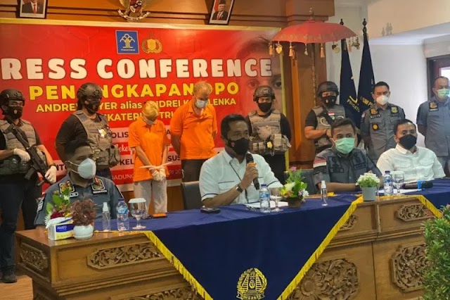 Tim Gabungan Mabes Polri Menangkap Buronan Interpol Andrew Ayer