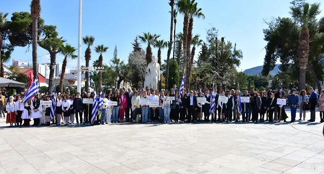 σχολεία του Ναυπλίου στο άγαλμα του Καποδίστρια