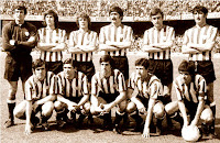 ATHLETIC CLUB. Temporada 1974-75. Iribar, Escalza, Núñez, Astrain. Zabalza, Madariaga. Dani, Villar, Carlos, Amorrortu y Rojo I. F. C. BARCELONA 4 🆚 ATHLETIC CLUB 0 Domingo 25/05/1975, 17:00 horas. Campeonato de Liga de 1ª División, jornada 34. Barcelona, Nou Camp. GOLES: ⚽1-0: 49’, Marcial. ⚽2-0: 56’, Asensi. ⚽3-0: 67’, Juan Carlos. ⚽4-0: 69’, Clares.