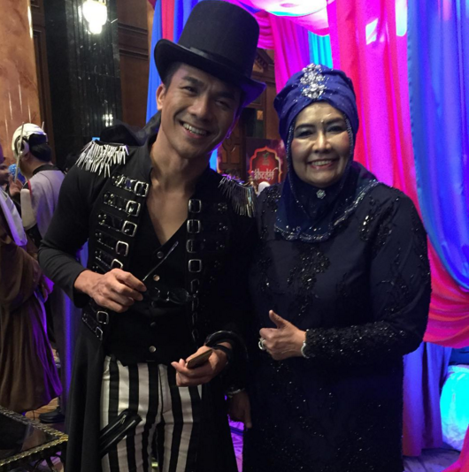 PAKAIAN ARTIS ALA ALA FANTASI DI MALAM GALA D HERBS Kami 