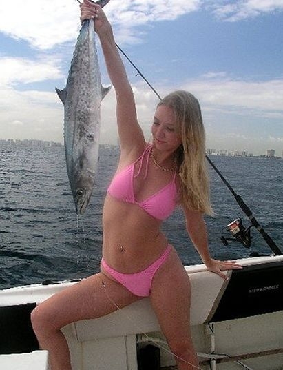 Veni Vidi Catching "'': Hot Sexy Girls fishing