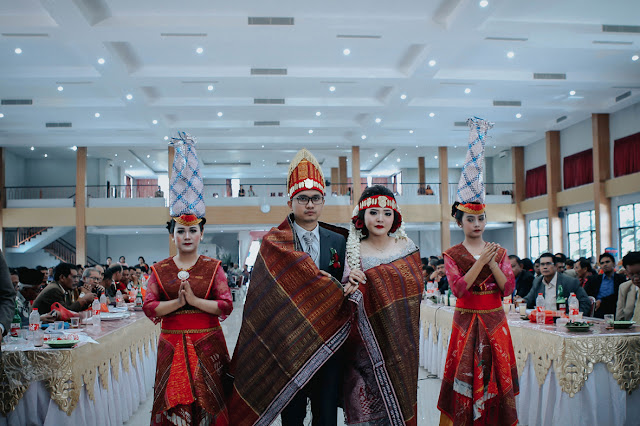 PAKET PERNIKAHAN ADAT BATAK,ULOS,MARTUPOL, JASA PHOTOGRAPHY WEDDING JAKARTA DEPOK BOGOR BEKASI TANGERANG