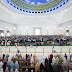 Walikota Rudi Bersama Ribuan Masyarakat Tarawih Perdana di Masjid Sultan Mahmud Riayat Syah