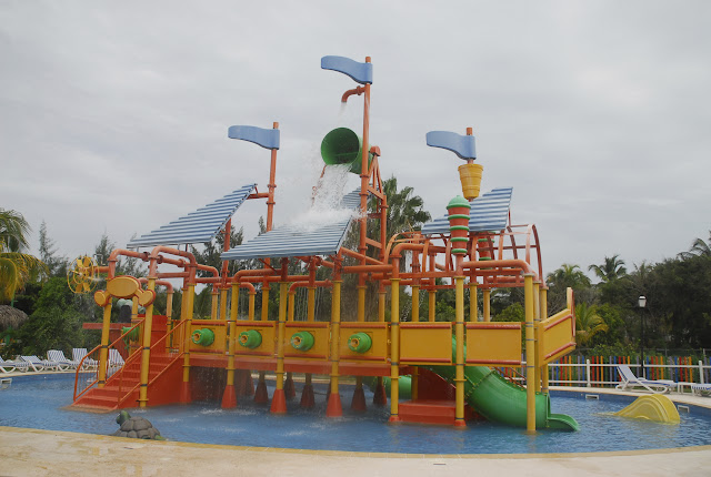 Somos el único hotel en la península de Hicacos que dispone de un mini-parque acuático para el disfrute de los más pequeños, así como un Miniclub