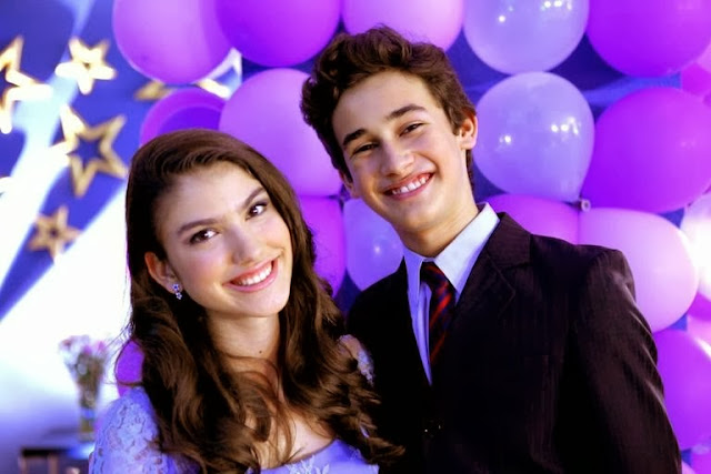 Novela Chiquititas 2014 SBT Duda e Mili Sorridentes no Baile da Escola