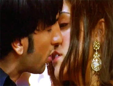 Bollywood's Best Kissing Scenes Photos