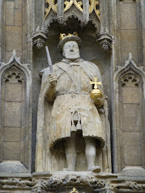 Henry VIII statue