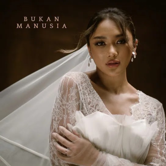 Bukan Manusia - Marion Jola