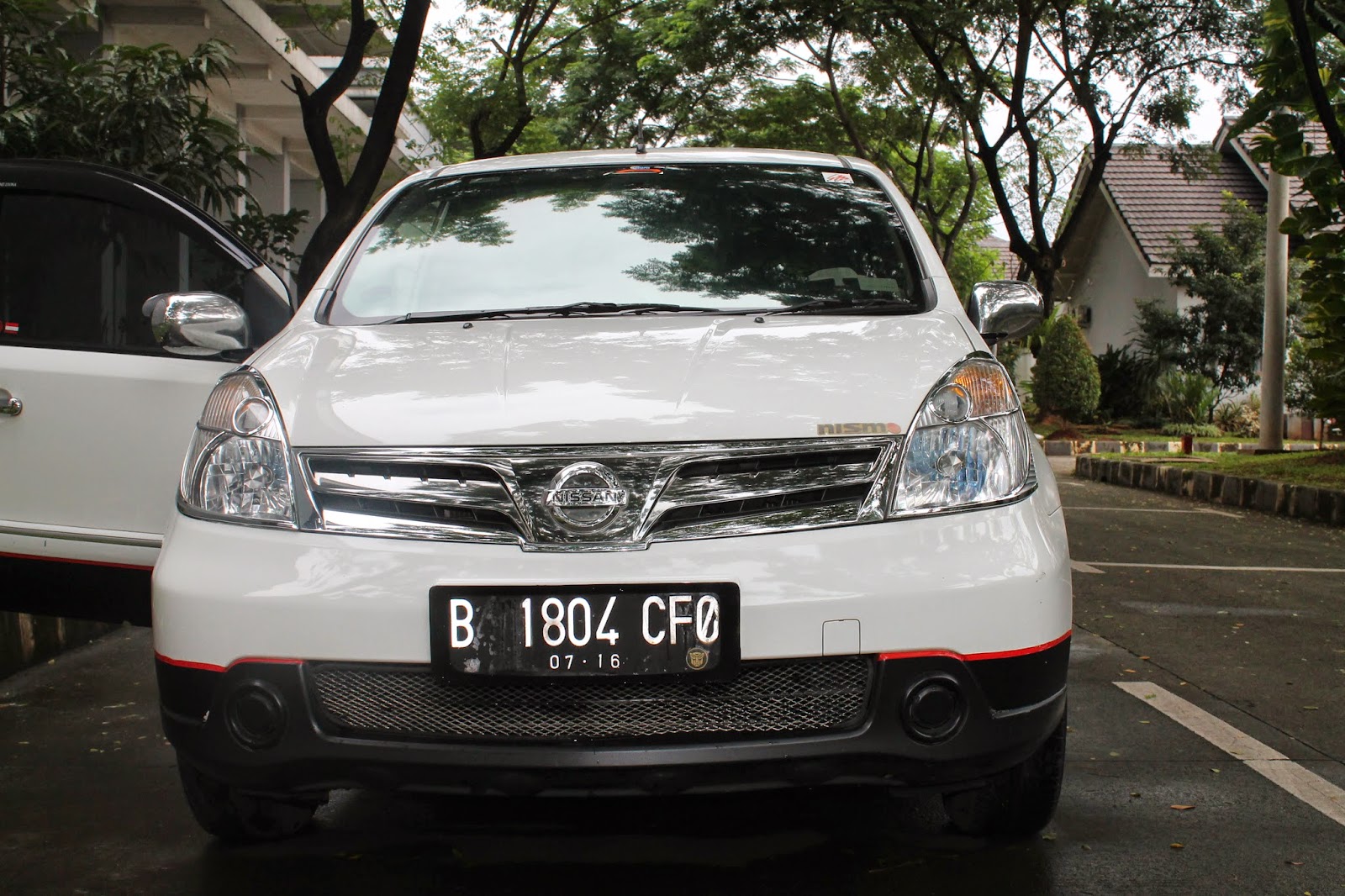 Hani Adhani Modifikasi Nissan Grand Livina 