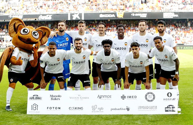 VALENCIA C. F. Temporada 2022-23. Mamardashvili, Gabriel Paulista, Edinson Cavani, Yunus Musah, Nico González, Eray Cömert. Samuel Lino, José Luis Gayá, Thierry Correia, André Almeida y Justin Kluivert. VALENCIA C. F. 2 ELCHE C. F. 2 Sábado 15/10/2022, 16:15 horas. Campeonato de Liga de 1ª División, jornada 9. Valencia, Camp de Mestalla: 41.805 espectadores. GOLES: 0-1: 29’, Pere Milla, de penalti. 1-1: 41’, Edinson Cavani, de penalti. 2-1: 45+7’, Edinson Cavani. 2-2: 65’, Pere Milla.