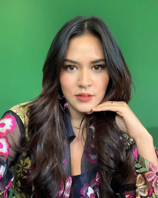 Lirik Lagu Kutukan Cinta Pertama - Raisa