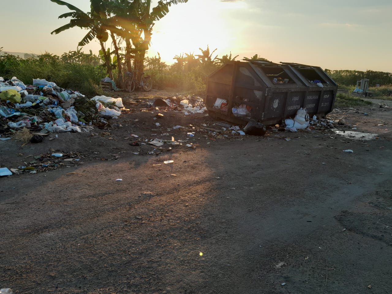 Kondisi Tempat Pembuangan Sampah (TPS) Sumenep: Tak Ada Bangunan, Sampah Berserakan