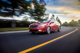 Front 3/4 view of 2017 Kia Forte EX