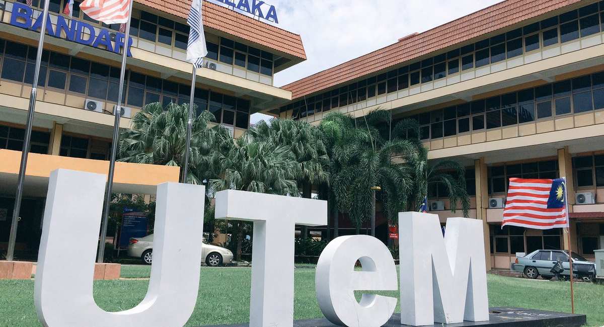 universiti awam terbaik di malaysia