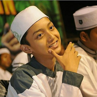 Kumpulan Sholawat Gus  Azmi  Mp3  Terbaik Terpopuler Bikin 