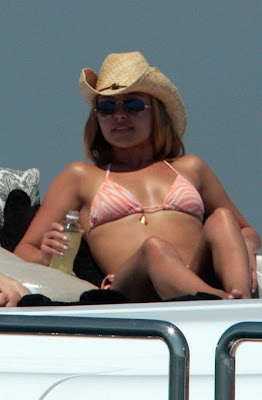 Hayden Panettiere is a sexy bikini babe