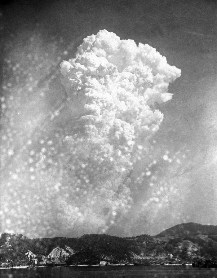 CLOUD OVER HIROSHIMA 1945