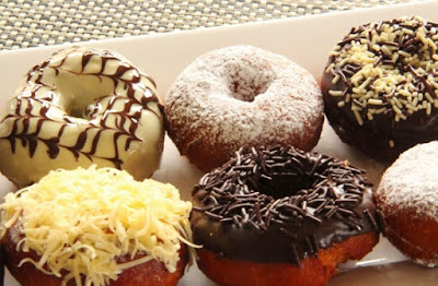 Cara Membuat Kue Donat Empuk Dengan Varian Toping