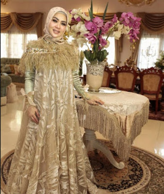 Model baju syahrini kekinian