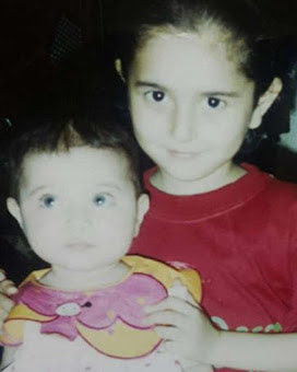 Hania Aamir & sister childhood picture