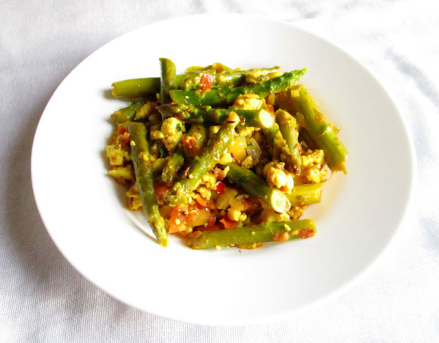 Asparagus with Tomato and Crumbled Paneer