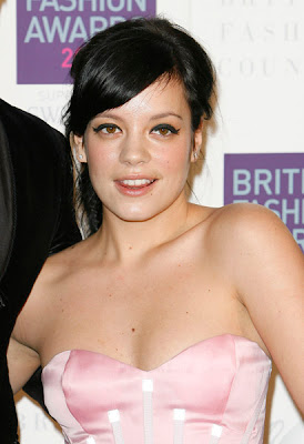 Lily Allen apologises for topless text