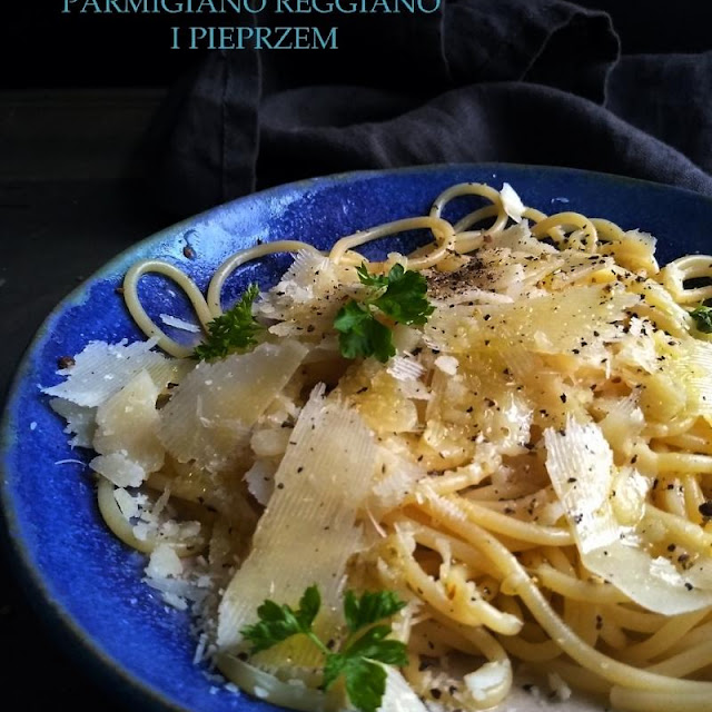 Spaghetti z serem Parmigiano Reggiano i pieprzem