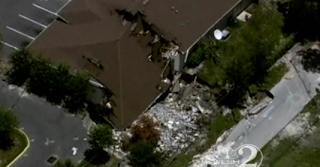 Florida Sinkholes on Massive Sinkhole Swallows Florida Man And It S Still Growing A Florida
