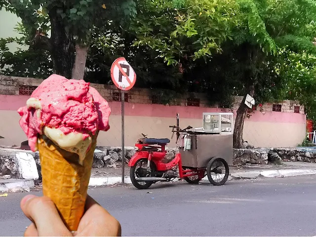 Ice puter and the seller's (motor) cart