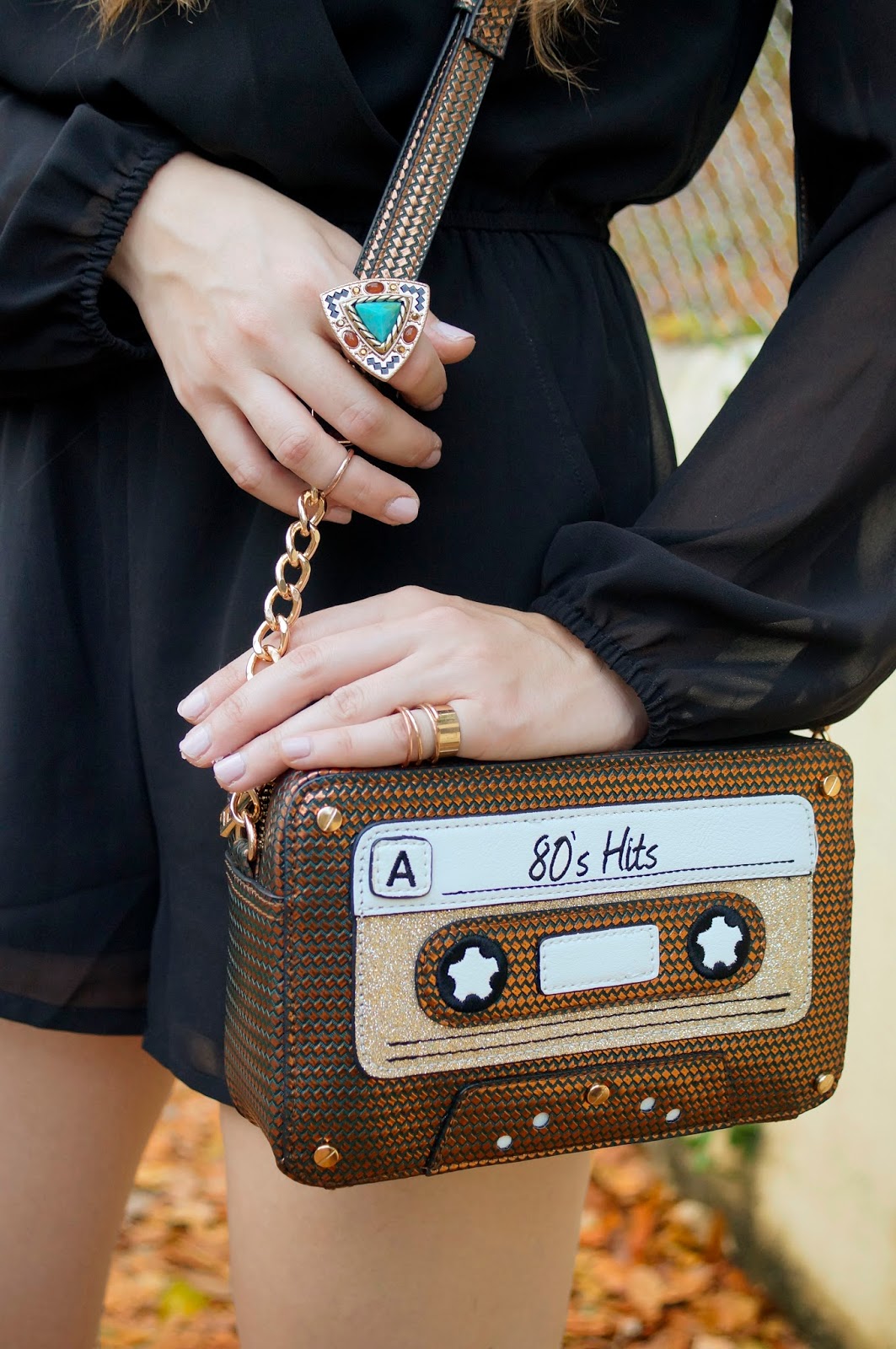 How adorable is this cassette purse!
