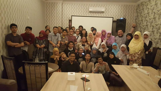 Blogger medan kafe potret