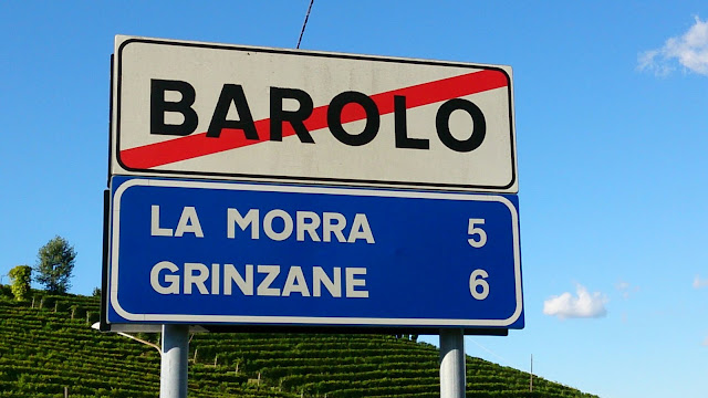 Road sign at the end of the village Barolo towards La Morra