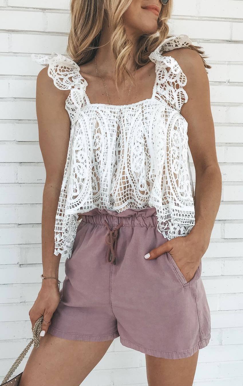 trendy summer outfit_white lace top + bag + high weist shorts