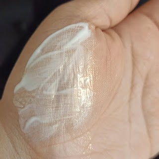 Swatch of Swiss Beauty Highlighting Primer Real Makeup Base N02 Golden Tint