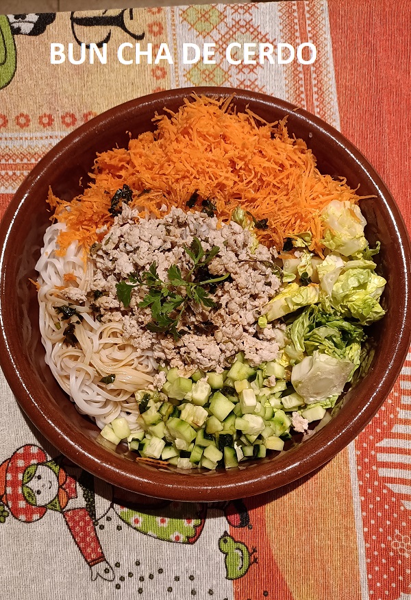 Bun cha de cerdo