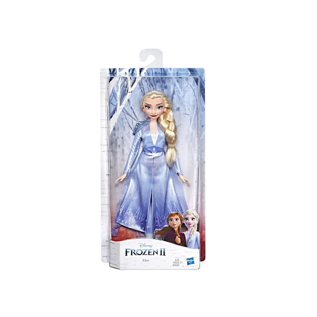 Poupée Disney Frozen 2 : Elsa en tenue de voyage, en boîte.