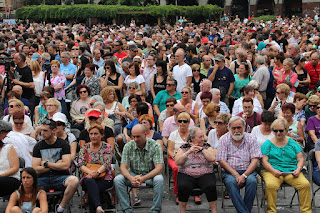 Miles de personas participan en el homenaje póstumo a Periko Solabarria