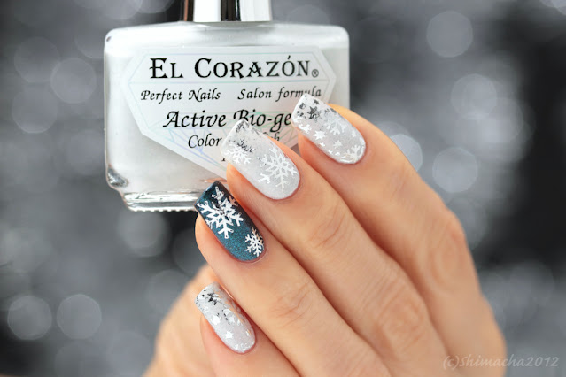 Snowflake nails