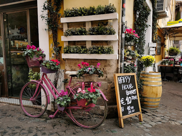 cute pink bike, cute cafe in rome