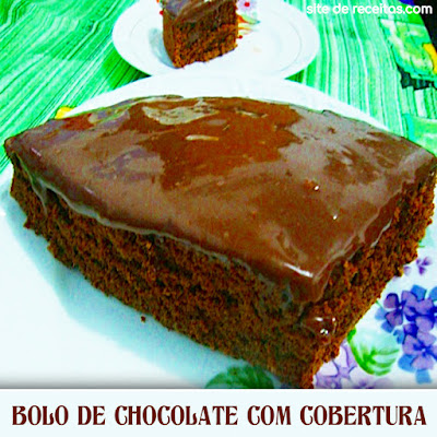 Bolo de chocolate com cobertura