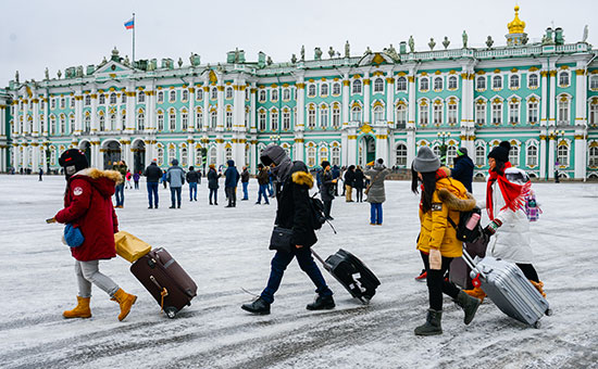 СМИ узнали об идее бесплатных виз для приезжающих в Петербург иностранцев
