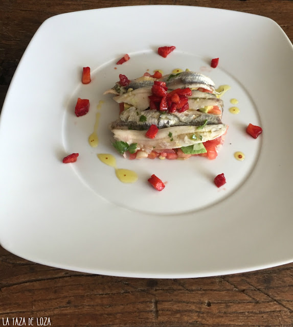 ensalada-de-boquerones-fresas-y-tomate